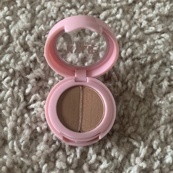 Eyeshadow - Picture 3 of 4